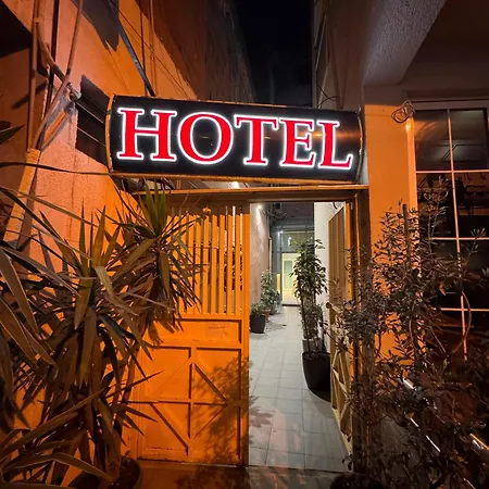 Studenti 5* تيرانا